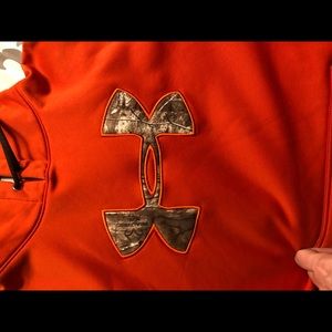 Men’s under Armour Storm orange and Camo hoodie